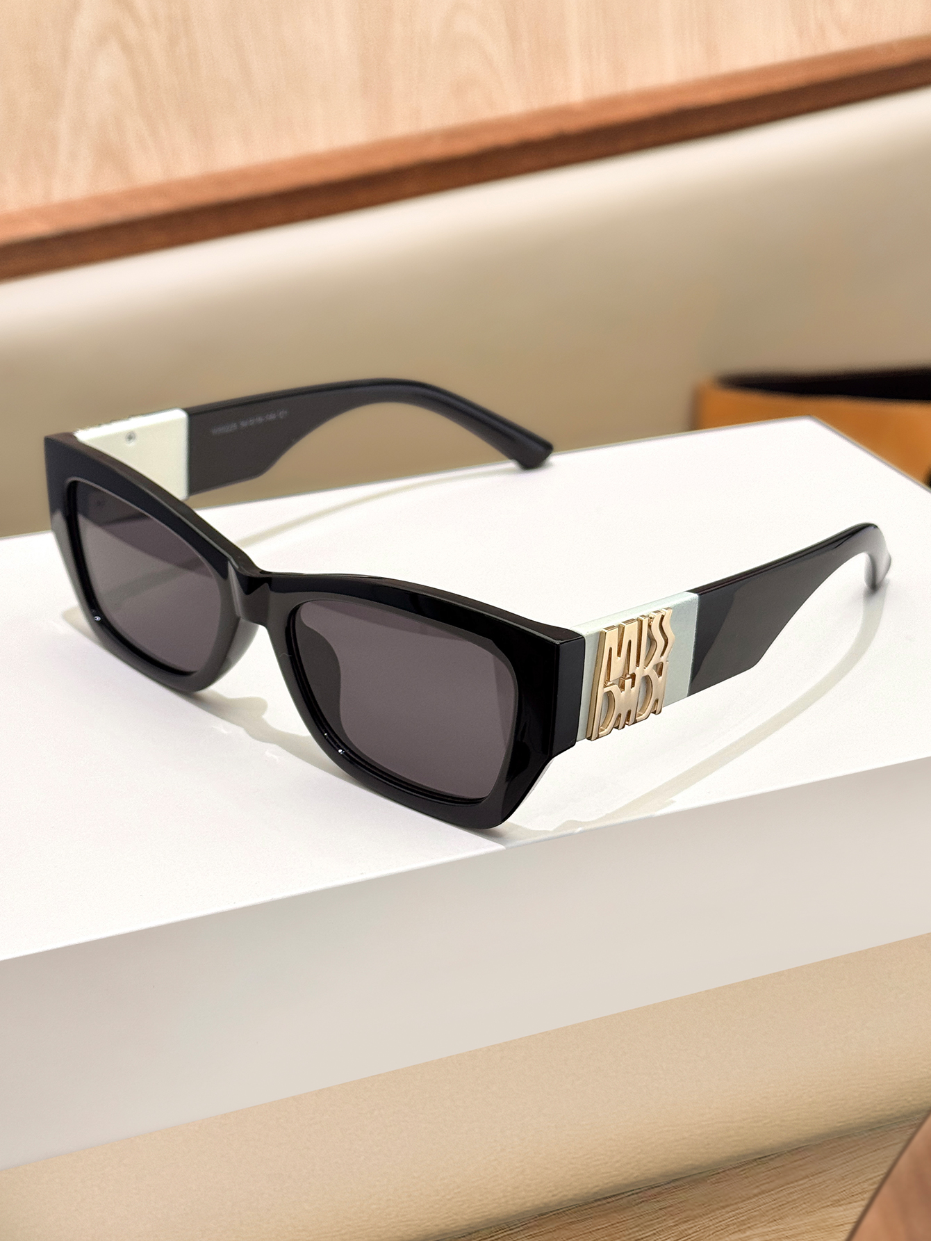 1Pc Light Luxury Style Black F - مراجعة Photography Lighting Style وسعره